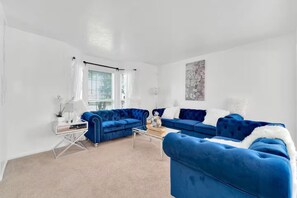 Living area - 5 bedrooms Luxury House. Sleeps 16 people (Houston)