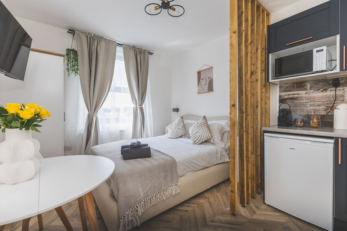 Iron/ironing board, internet, bed sheets