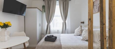 Iron/ironing board, internet, bed sheets