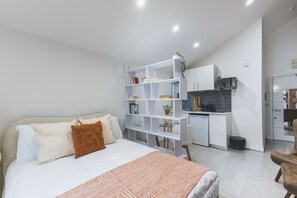 Bügeleisen/Bügelbrett, Internetzugang, Bettwäsche