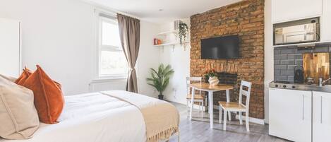 1 chambre, fer et planche à repasser, accès Internet, draps fournis