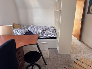 Room - A quiet place to live and park, close to the city—parks and culture, ideal for work and family (Mülheim an der Ruhr)