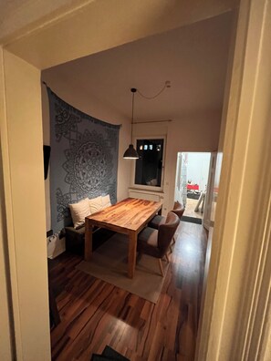 Dining - A quiet place to live and park, close to the city—parks and culture, ideal for work and family (Mülheim an der Ruhr)
