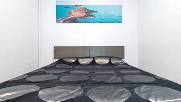 1 bedroom, desk, bed sheets