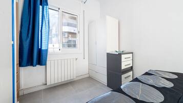 1 dormitorio, escritorio, ropa de cama