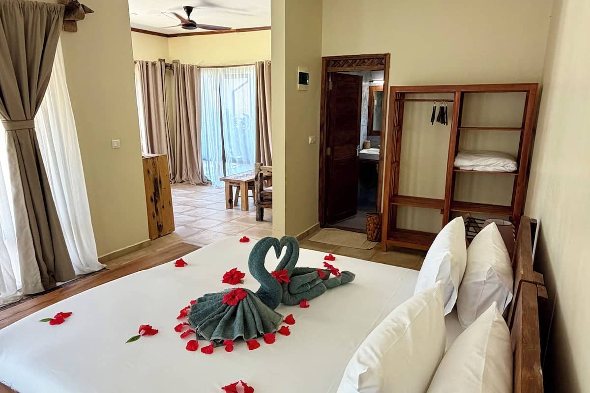 Hypo-allergenic bedding, memory foam beds, in-room safe