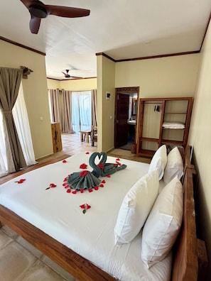 Superior tweepersoonskamer, 1 slaapkamer, uitzicht op zwembad | Hypoallergeen beddengoed, bedden met traagschuimmatras