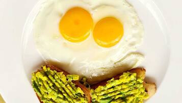 Free daily cooked-to-order breakfast