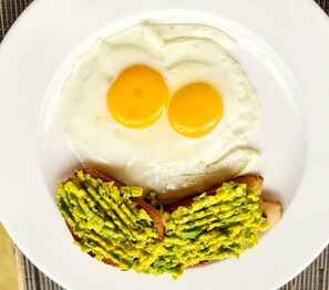 Petit déjeuner préparé à la commande compris tous les jours
