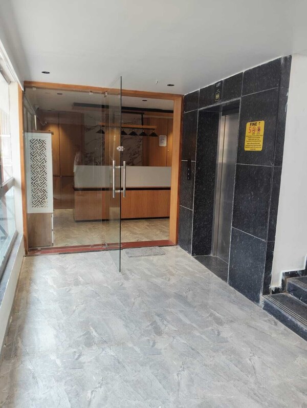 Hotel Earth Orbit - Gandhinagar