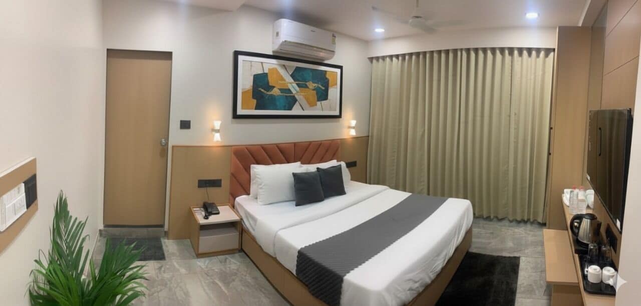 مكتب ومساحة عمل للكمبيوتر المحمول وملاءات أسرّة