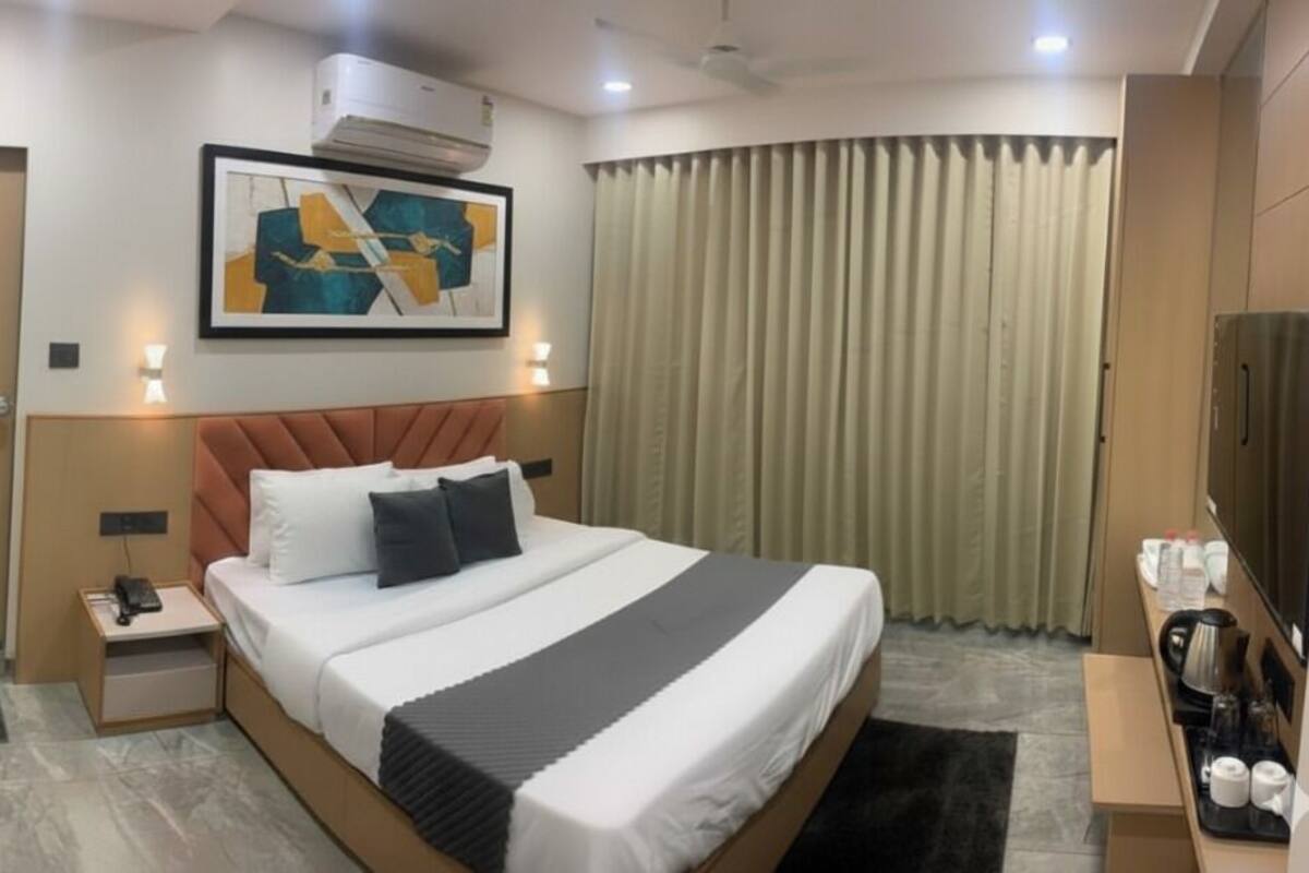 Deluxe Double Room, City View