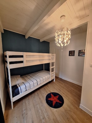 3 chambres, fer et planche à repasser, lit parapluie, Wi-Fi gratuit