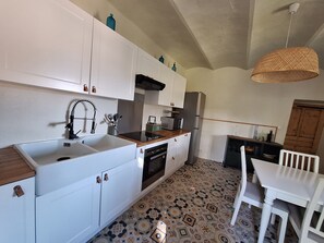 Fridge, microwave, oven, stovetop