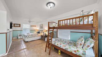 4 bedrooms, iron/ironing board, WiFi, bed sheets