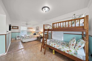 4 bedrooms, iron/ironing board, WiFi, bed sheets