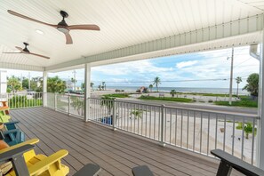 Terrace/patio - ⭐Private Pool | Steps to the Beach | Backyard Tiki Bar | Blue Starfish⭐ (Fort Myers Beach)