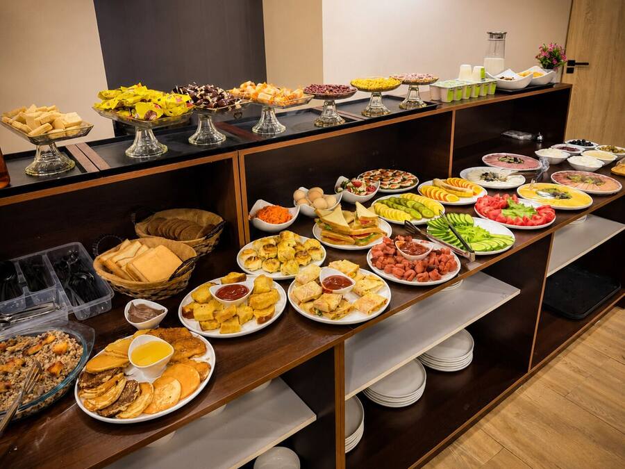 Free daily English breakfast