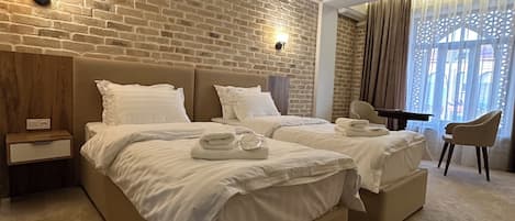Luxury Room | Desk, free WiFi