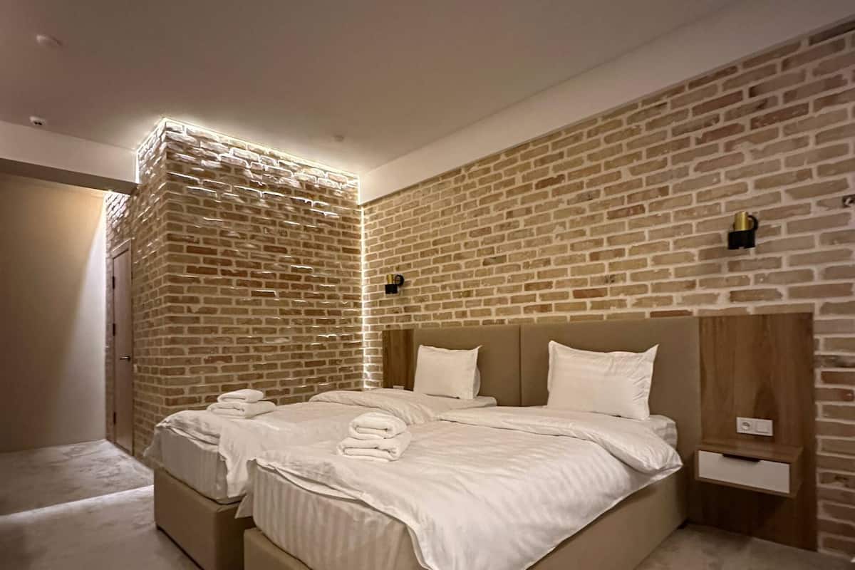 Habitación estándar con 1 cama doble o 2 individuales | Escritorio y wifi gratis