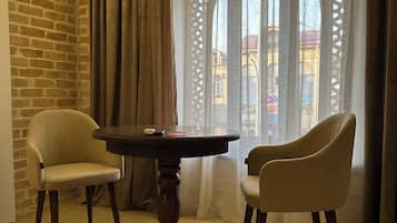 Luxury Room | Desk, free WiFi