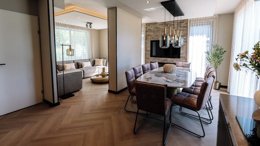 Stay With Private Pool & Hot Tub