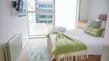 2 soverom, strykejern/-brett, internettilgang og sengetøy