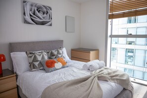2 bedrooms, iron/ironing board, Internet, bed sheets