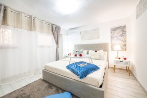 2 bedrooms, desk, iron/ironing board, WiFi