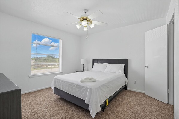 1 bedroom, iron/ironing board, WiFi, bed sheets - Apt. In college Station TX Mins to major hospitals and A&M U (College Station)
