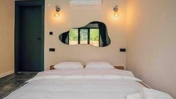 3 bedrooms, internet, bed sheets