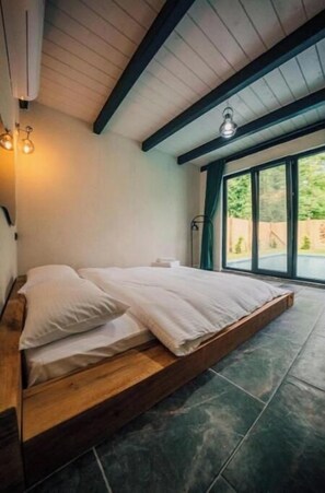 6 bedrooms, internet, bed sheets