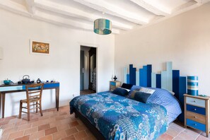 1 bedroom, WiFi, bed sheets - Bed and Breakfast 'Destination Paisibleue' with Shared Terrace, Shared Garden and Wi-Fi (Tavant)
