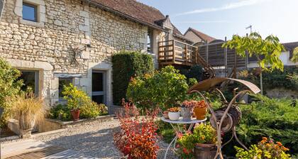 Bed and Breakfast 'Destination Paisibleue' with Shared Terrace, Shared Garden and Wi-Fi