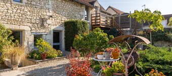 Bed and Breakfast 'Destination Paisibleue' with Shared Terrace, Shared Garden and Wi-Fi