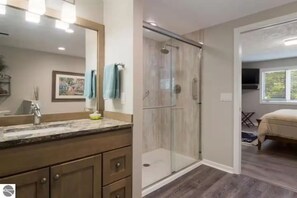 Double Room, Lake View | Bathroom - 2BR Escape Torch Lake Views Golf 755 (Kewadin)