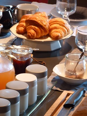 Se sirve desayuno por un coste adicional