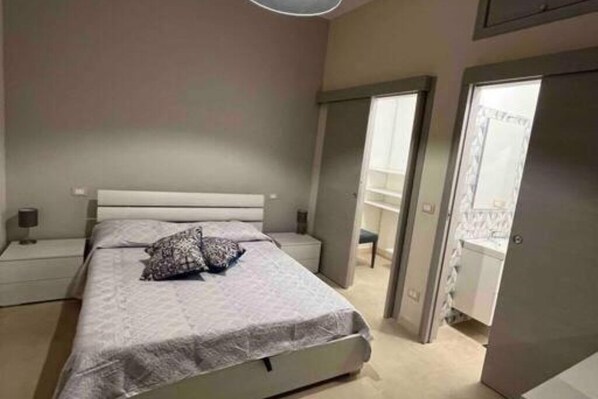 1 habitación, tabla de planchar con plancha, wifi y ropa de cama 