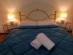 2 chambres, fer et planche à repasser, Wi-Fi, draps fournis