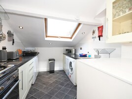 Cookware/dishes/utensils