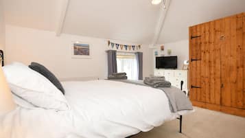 2 bedrooms, individually decorated, individually furnished, free WiFi