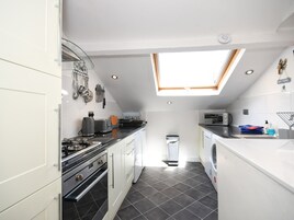 Cookware/dishes/utensils