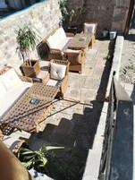 Habitación básica doble | Área de sala de estar