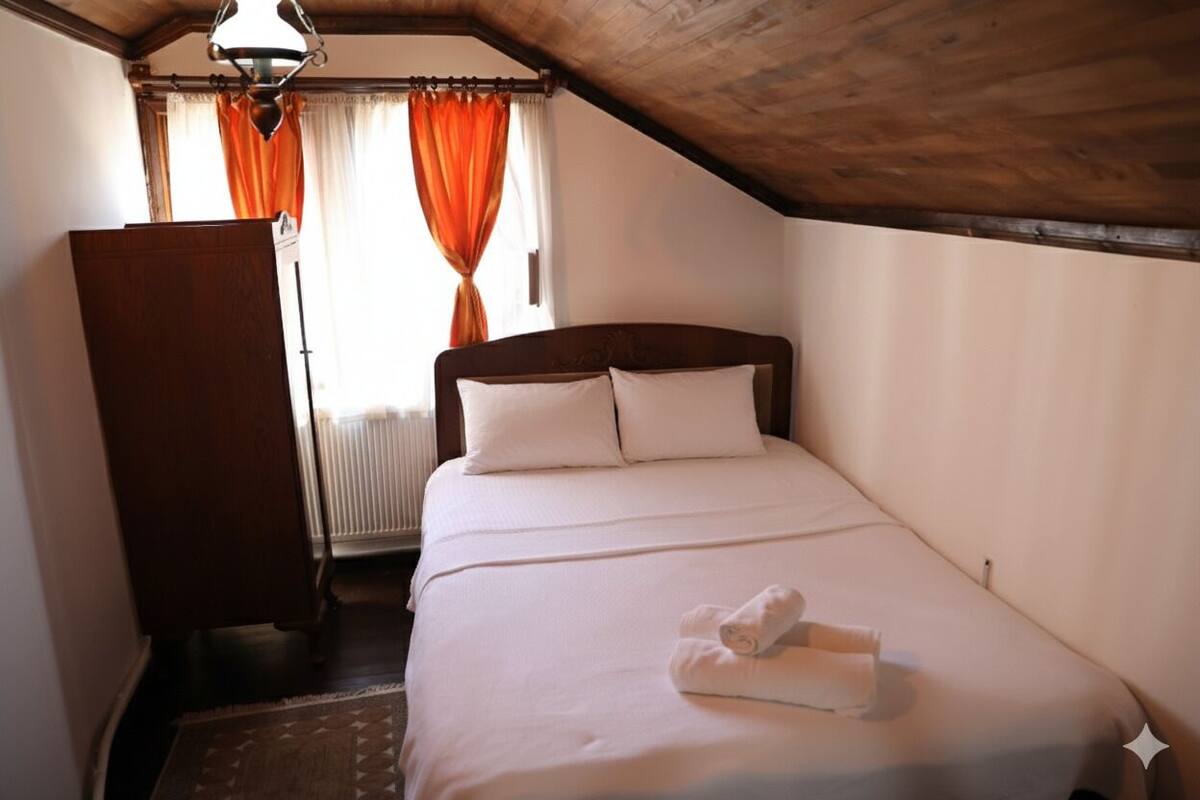 Economy Double Room | WiFi (free)