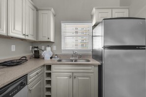 Condo, Multiple Beds (Villas on the Gulf unit J8) | Private kitchen