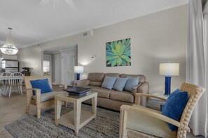 公寓客房, 多張床 (Villas on the Gulf unit J8) | 客廳