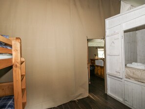 3 bedrooms, individually decorated, individually furnished