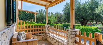 Country House 'Maisonette with Private Patio 1' with Mountain View, Wi-Fi and Air Conditioning