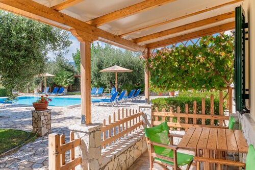 Country House 'Maisonette with Private Patio 1' with Mountain View, Wi-Fi and Air Conditioning