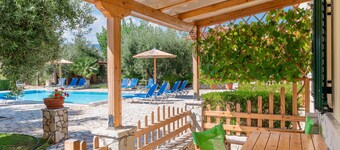 Country House 'Maisonette with Private Patio 1' with Mountain View, Wi-Fi and Air Conditioning